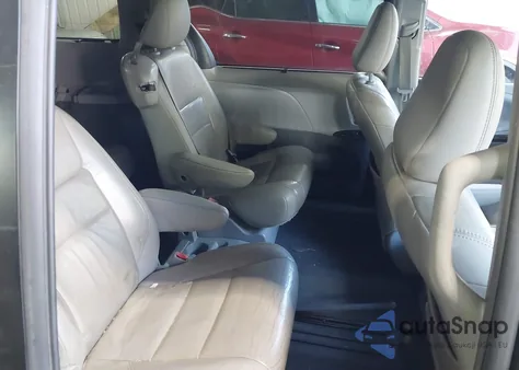 2015 Toyota Sienna Xle 8 Passenger z USA, uszkodzony, nr VIN 5TDYK3DC0FS645224